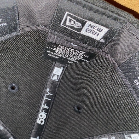 Los Angeles Dodgers Black & Red 59FIFTY Fitted Cap - Picture 9 of 9